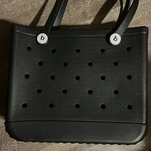 Black medium size  beach bag. New